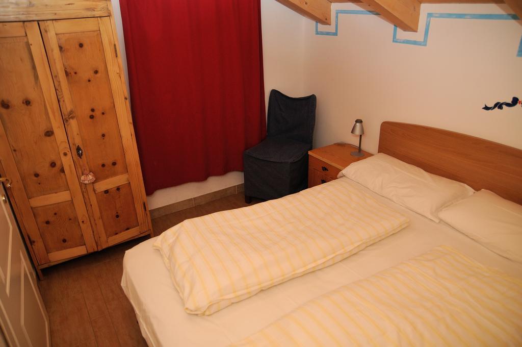 Roe Apartment Panchia Habitación foto